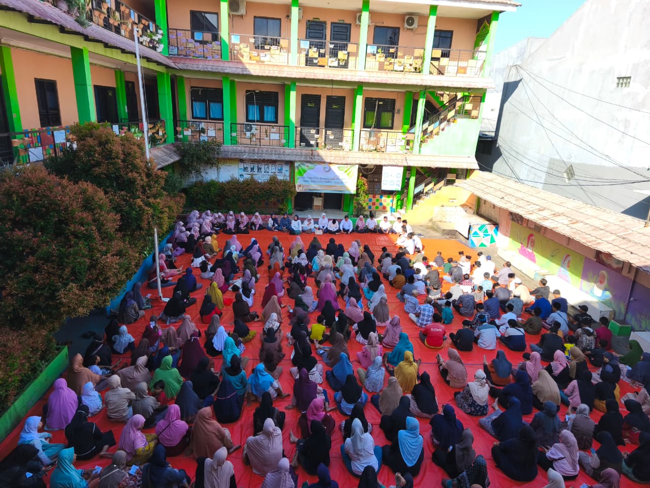 Al-Qomar Muthmainnah Berbagi Takjil: Satu Bulan Penuh Untuk Masyarakat