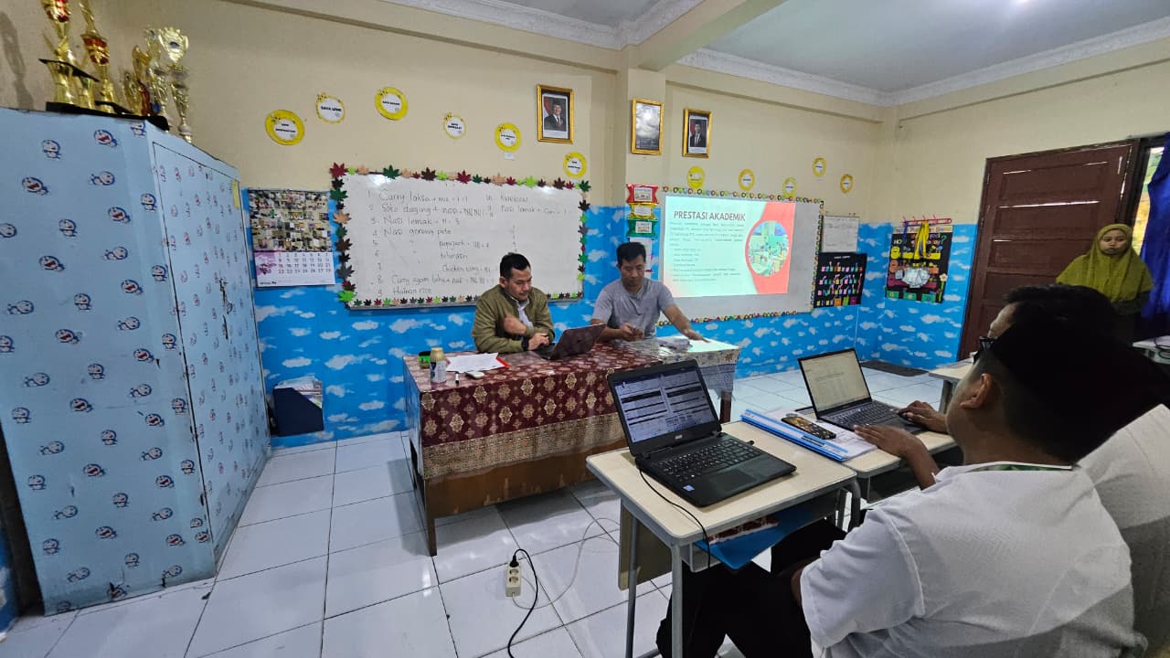 Rapat Evaluasi Sumatif Tengah Semester Genap Bersama Dewan Guru dan Yayasan