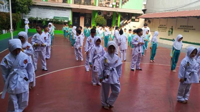 Ekstrakurikuler Karate Al-Qomar
