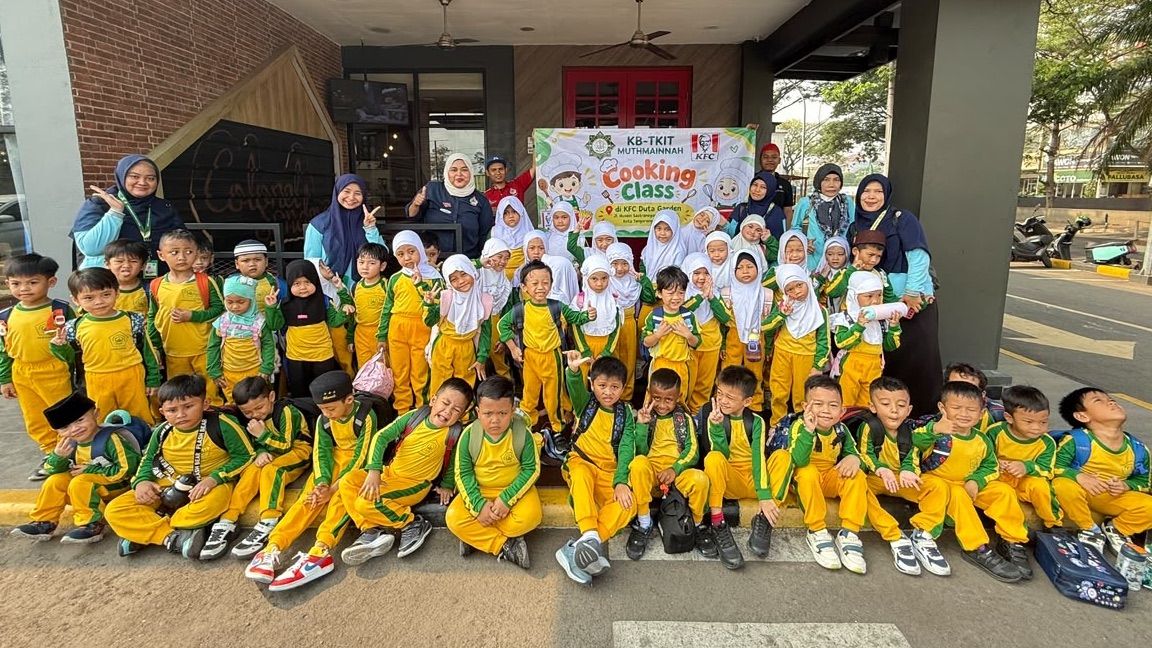 Seru! Anak-Anak  KB-TKIT Al-Qomar Cooking Class dan Touring Kitchen di KFC Duta Garden